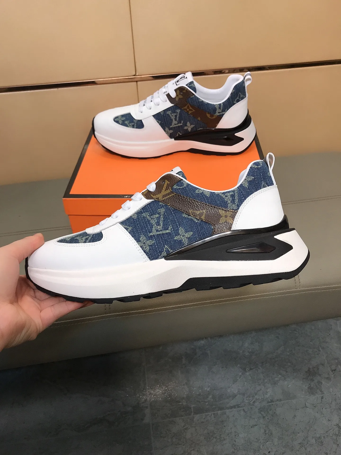 Ex-factory price 442 🔥🆕The hot model [Louis Vuitton] LV🔝 is a high-end brand of men's shoes. The uppers are made of Italian imported cowhide + brand printing materials, and the comfortable lining + sheepskin feet🔥, making walking more convenient and comfortable! Amazing work [color]! Create a fashionable personality to set off your uniqueness! A must-have for trendy men! Classic🔥Size: 38-44
